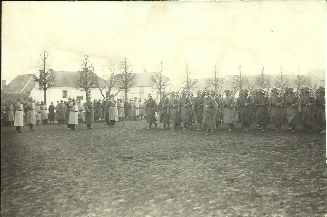 WWI - Place du Vicher - Militaires - Parade - Photo 27011918 (2) 09-02-12 14-05-03.jpg