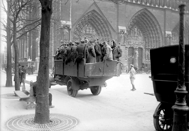 Notre-Dame de Paris - Soldats américains - 1919 - I²-  copie.jpg