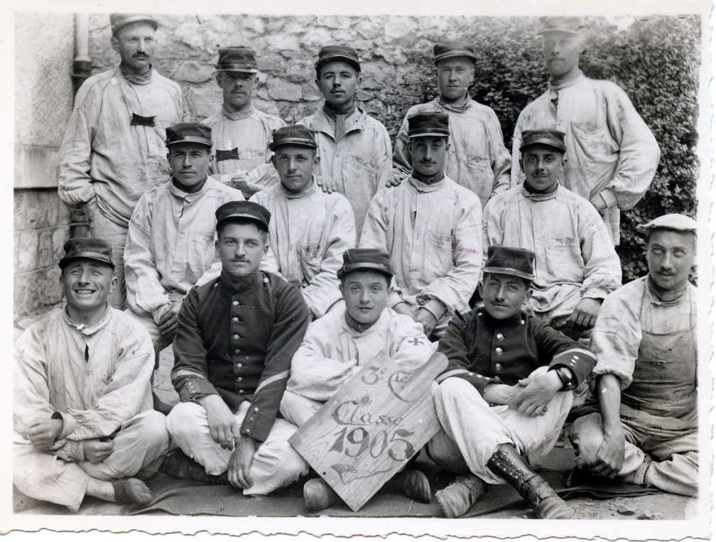 1905(classe) - Malingue Gaston (1er rang, deuxieme a droite).jpg