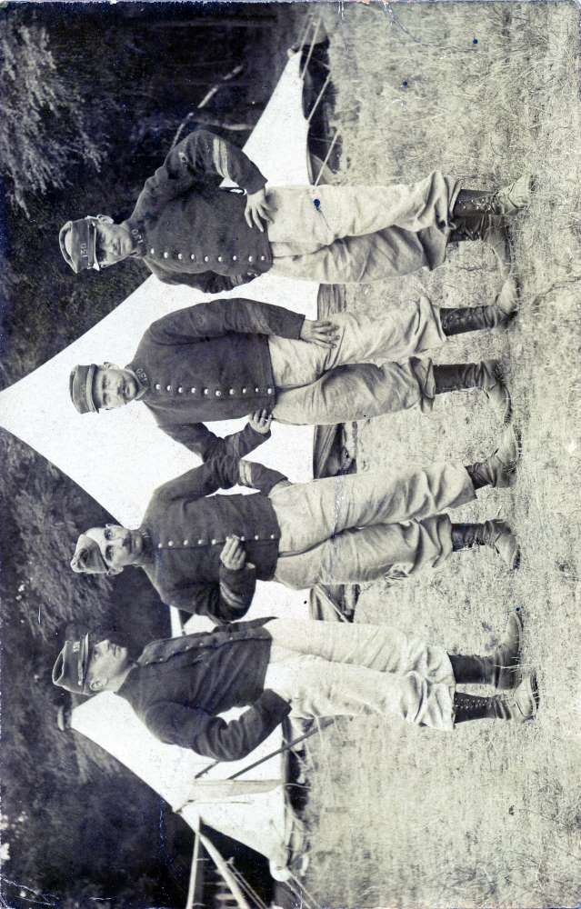 1907-juil-07 - Camp a Auvrourd - Malingue Gaston (a droite).jpg