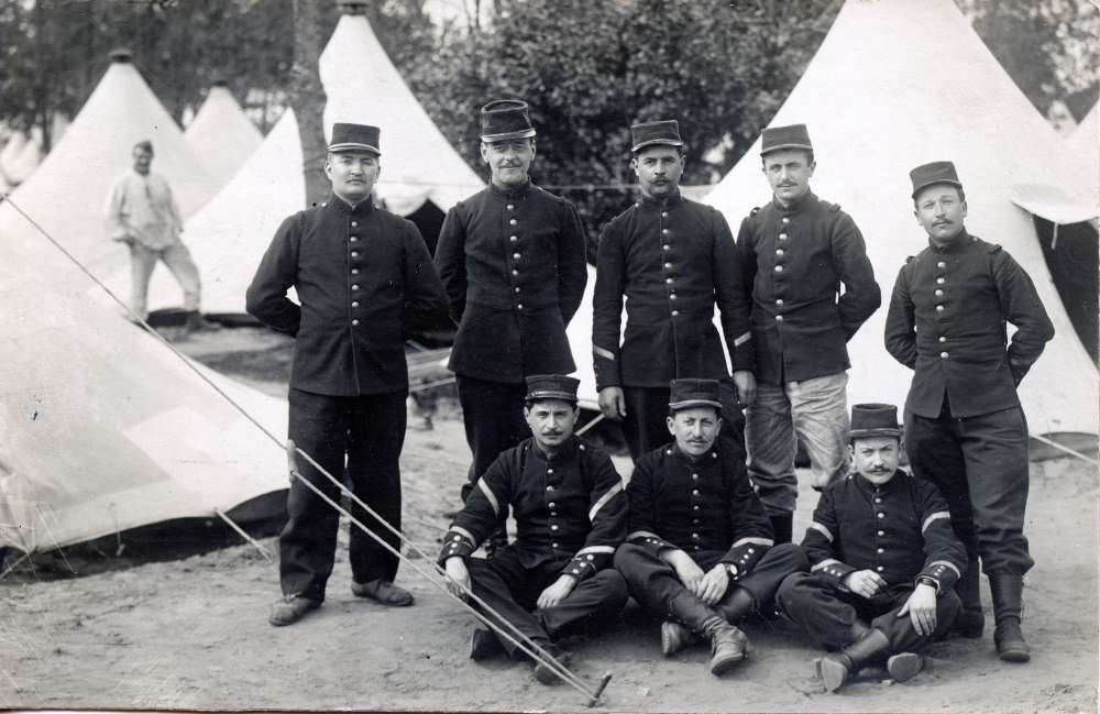 1913c - Malingue Gaston (assis au centre).jpg