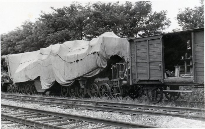 Mireille et son wagon d'accompagnement.30/06/1940