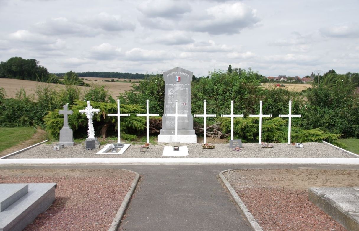 Moislains carré militaire.JPG