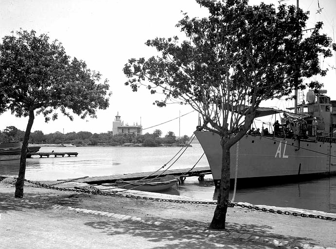 AGILE — Dragueur-canonnière - I - .jpg