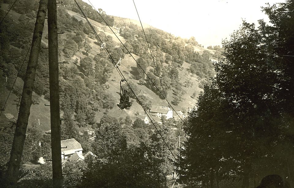 téléphérique Linthal - Hilsen, on apperçoit les maisons Groffagarden et rue du Moulin.jpg