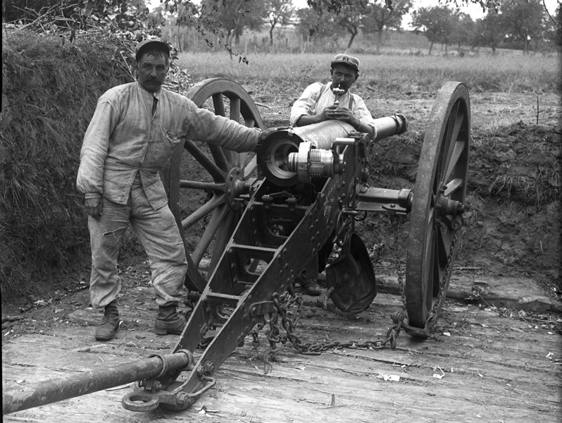 1b Artillerie - Canon de 95 Mle 1888 de Lathitolle avec artilleurs du 3° RAa.jpg