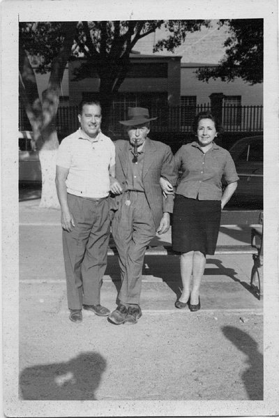 Jose Jeanneau, Leon Jeanneau, Elena Perez de Jeanneau, Chosica Peru 1964.jpg