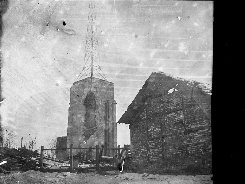 4 Eglise, clocher avec antenne en hiver neige.jpg