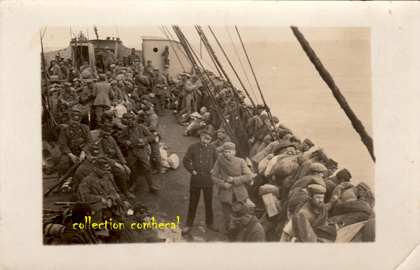 VAPEUR-MOGADOR-Transport-de-la-Guerre-avec-des-prisonniers-allemands-encadres-de-soldats-du-128-RIT-RCOLLr.jpg