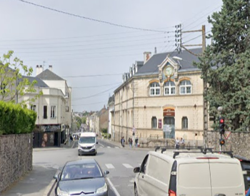 Laval rue de Paris.PNG