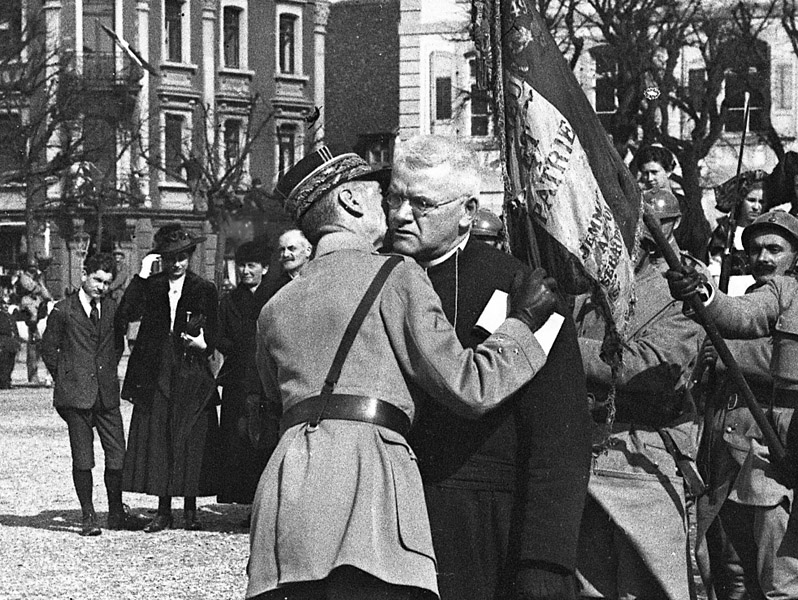 02 Alsace, Décoration prêtre2 vers Mulhouse 1919.jpg