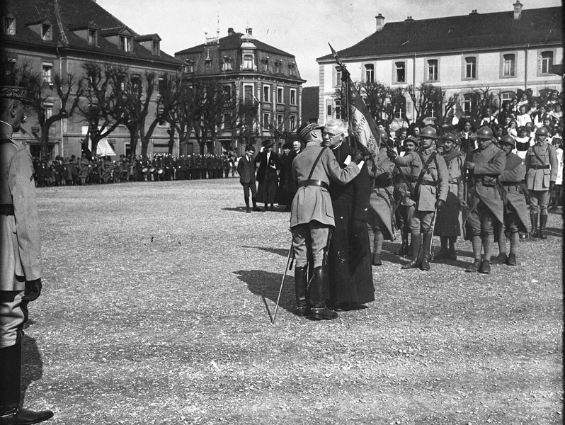 01 Alsace, Décoration prêtre2 vers Mulhouse 1919.jpg