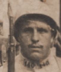 140e_RI_zoom_soldat_assis_extemite_droite.JPG