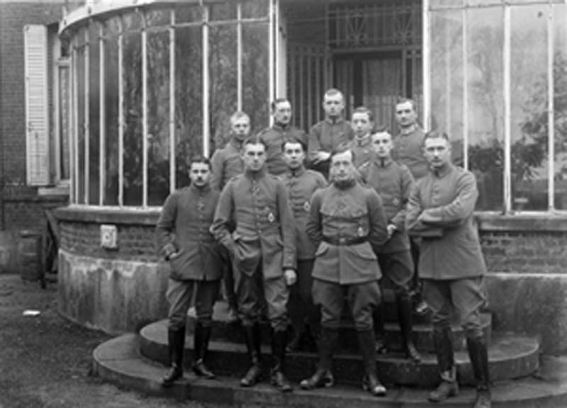 Photo de groupe en souvenir du départ de Walter Aschoff 2e à partir de la gauche le 16 décembre 1916 Jasta 15.jpg