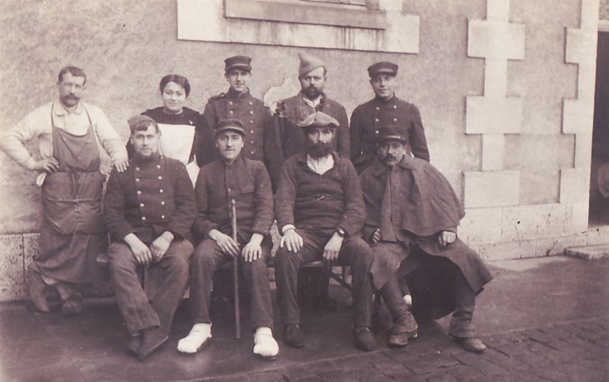 Homme avec tablier, à BOURGES