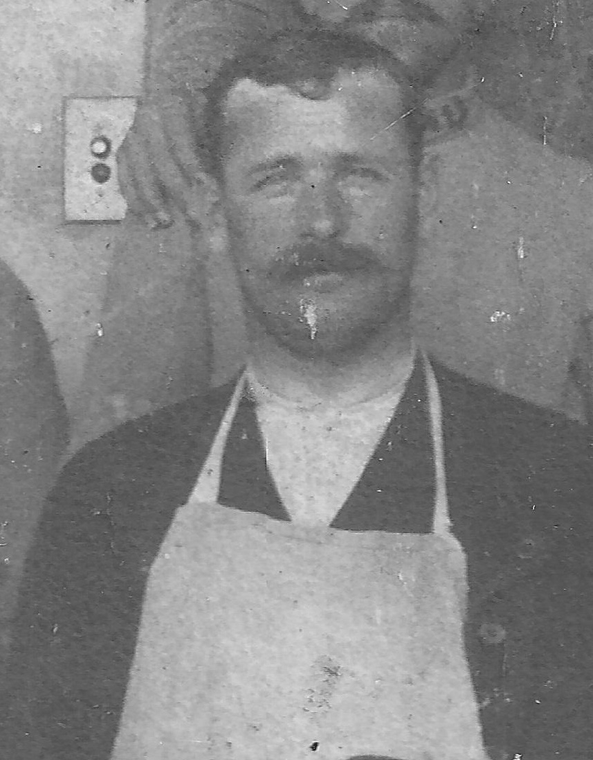 Homme avec tablier photo GP