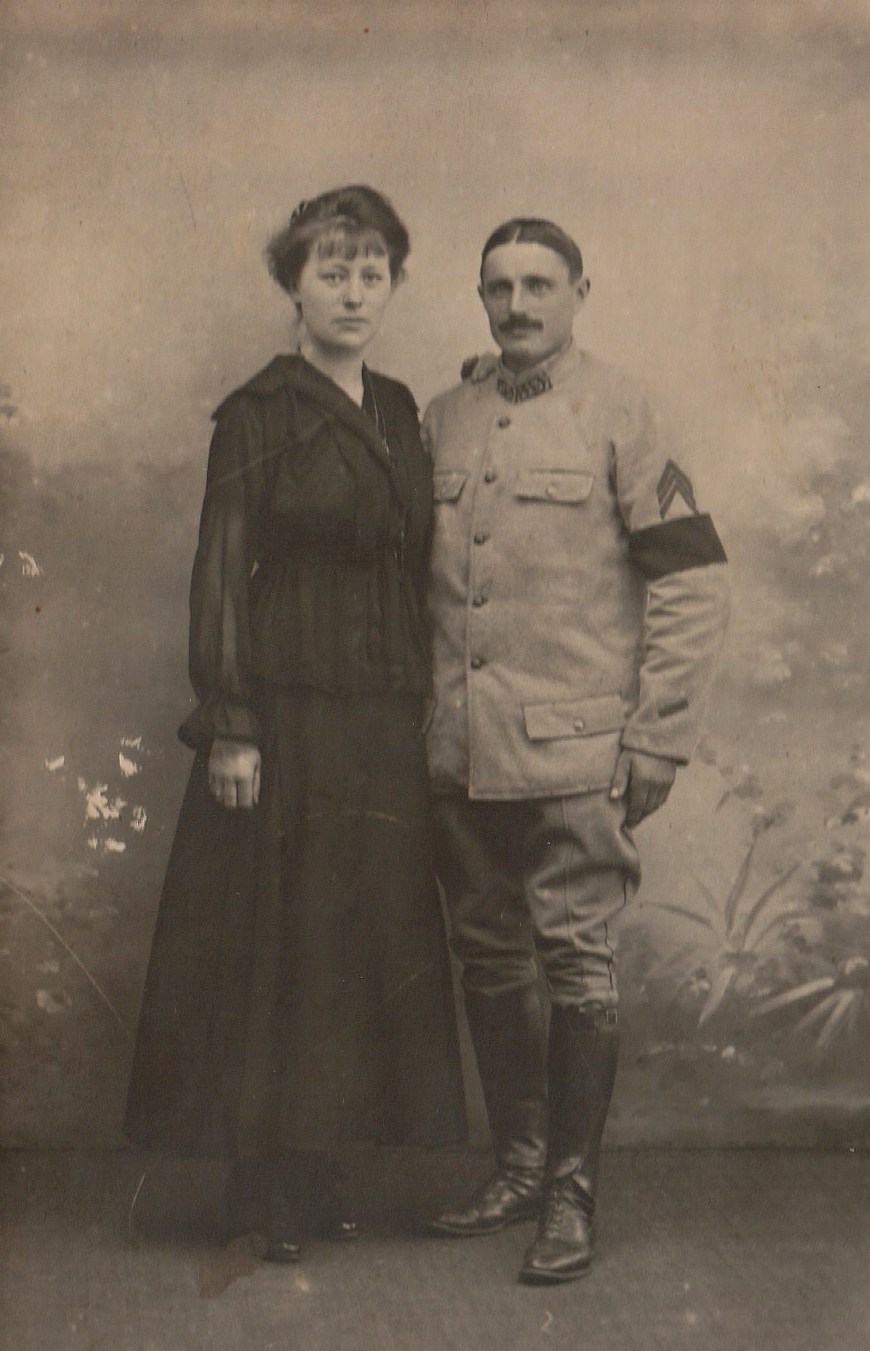 Chiffre 113 sur patte de col.jpg