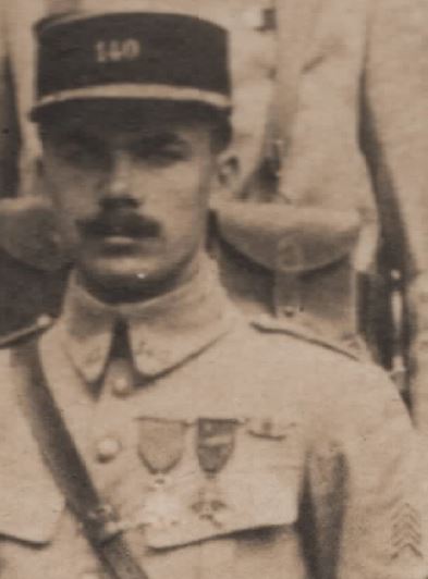140e_RI_zoom_kepi_2medailles_5chevrons.JPG