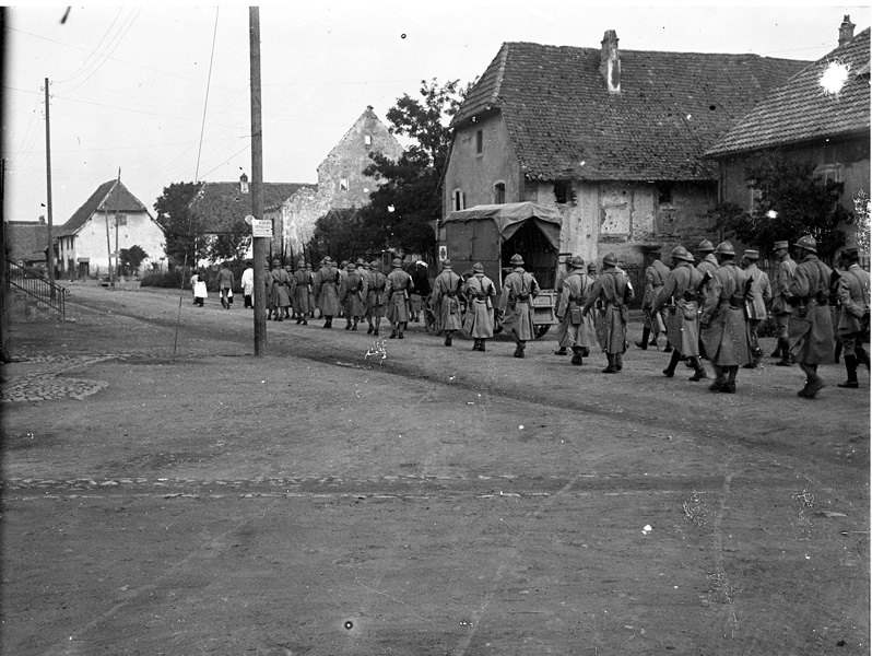 9b1 Enterrement lieutenant Rouger2 vers 1917.jpg