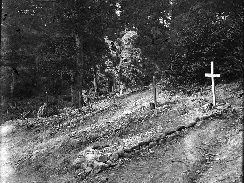 18f Tombes François Xavier et autres, tranchées montantes avec créneaux.jpg