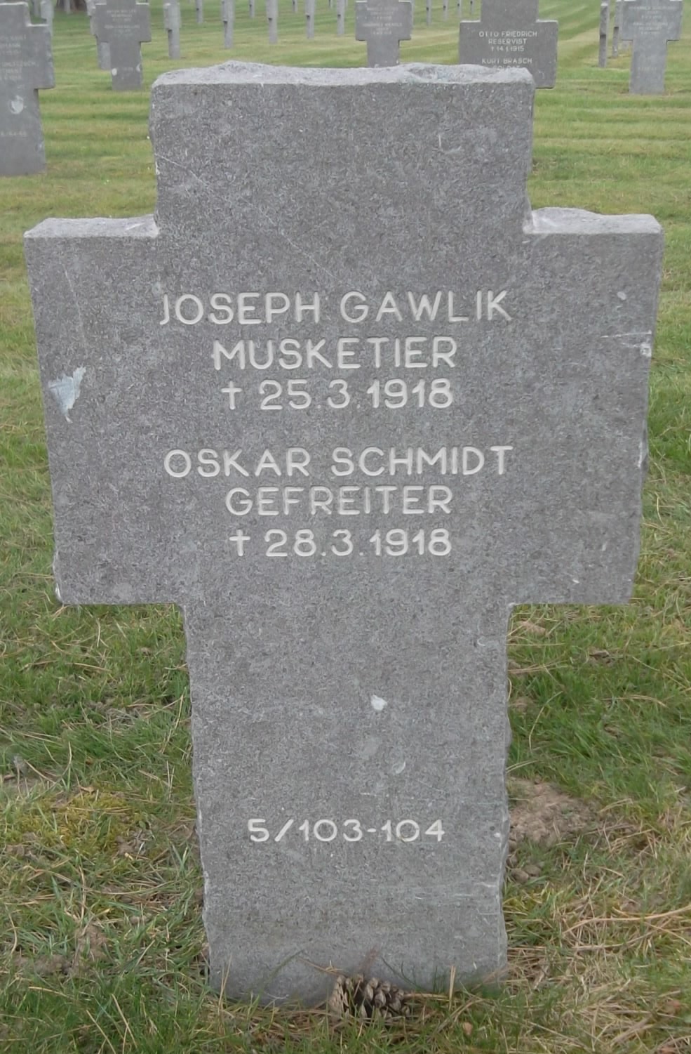 TOMBE de Josef GAWLIK à Chauny - Copie.JPG