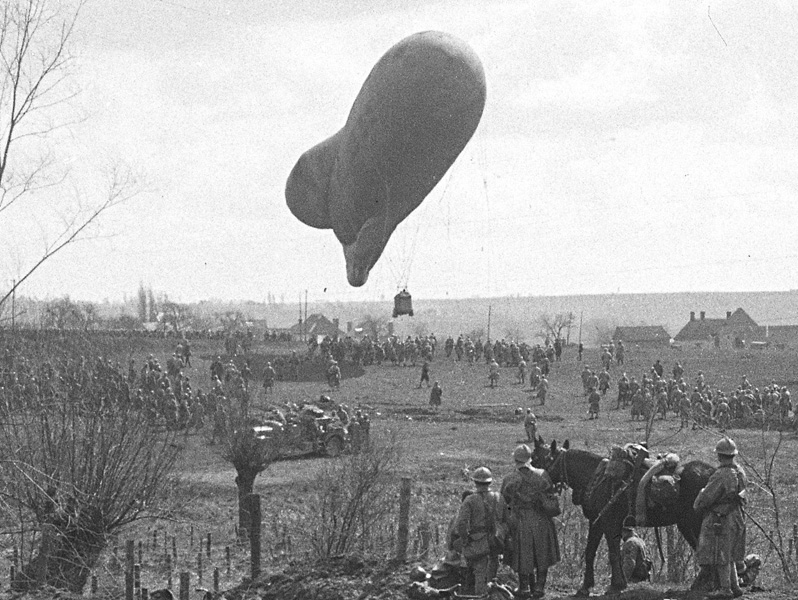 12b Ballon d'observation ''Saucisse'' sur zone C3 fin 1915 ou plus.jpg