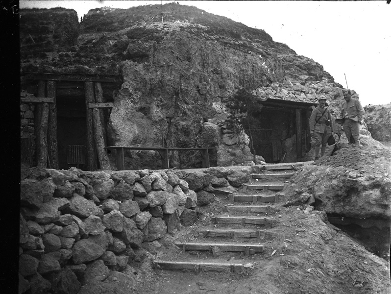 20a Entrée abri caverne fin 1915 ou plus.jpg