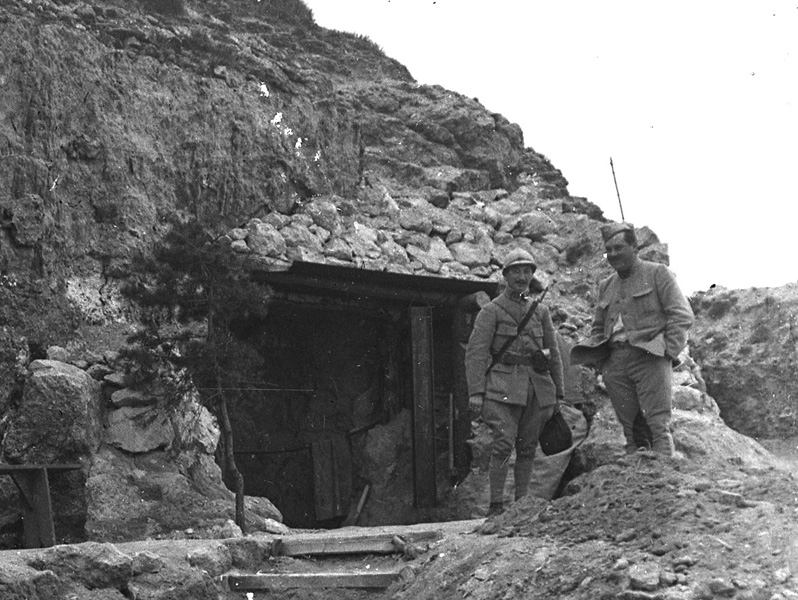 20b Entrée abri caverne fin 1915 ou plus.jpg