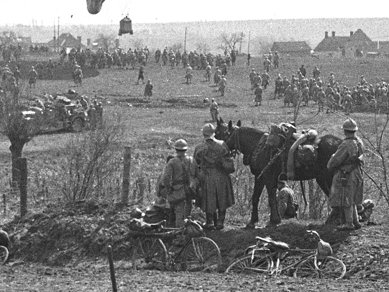 Ballon d'observation ''Saucisse'' sur zone C3 fin 1915 ou plus3.jpg