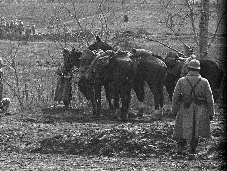 Ballon d'observation ''Saucisse'' sur zone C3 fin 1915 ou plus1.jpg