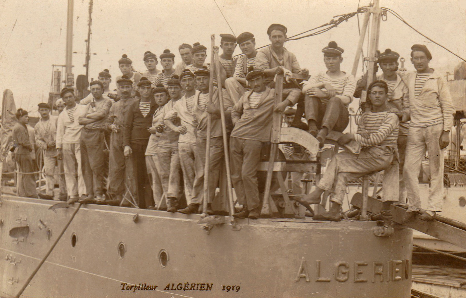 ALGERIEN – Torpilleur d’escadre – Toulon 1919  – .jpg