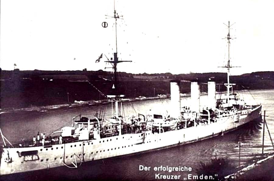 EMDEN 1910 4 12 canal de kiel.jpg