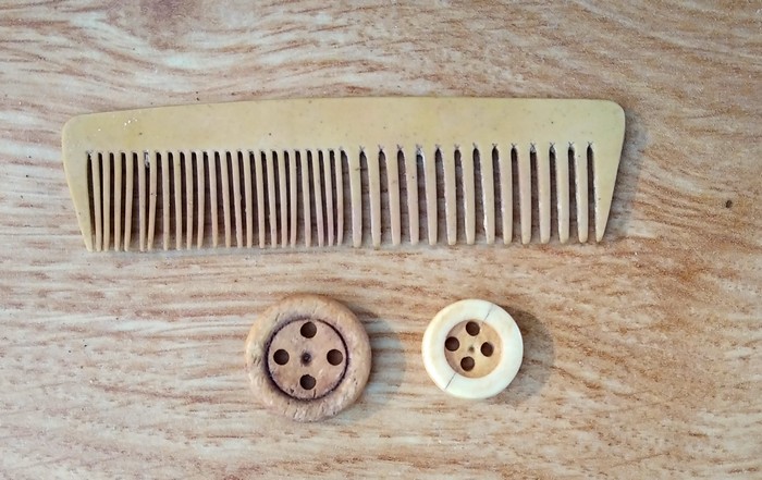 peigne et boutons os.jpg