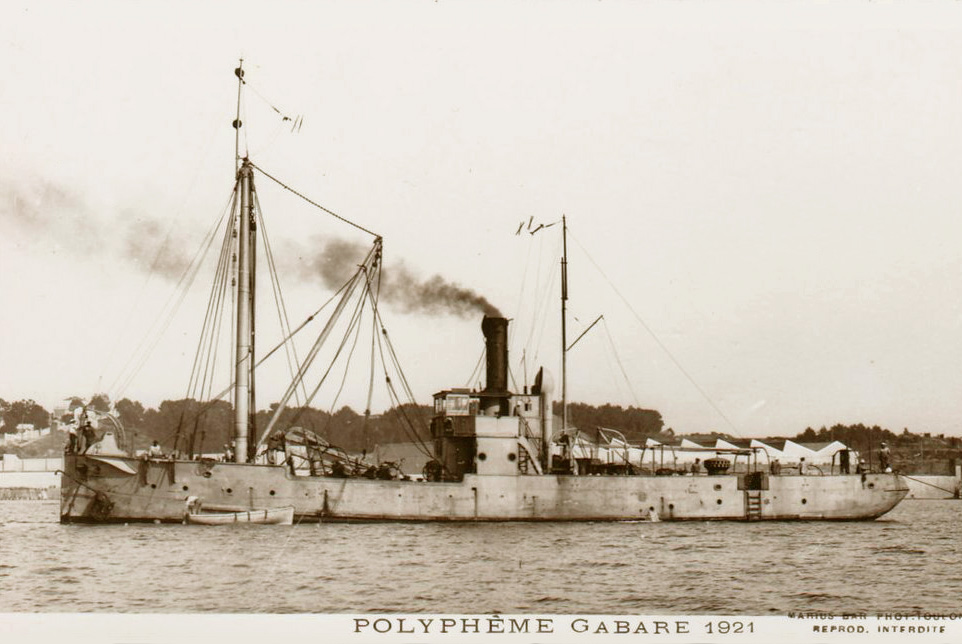 POLYPHÈME – Gabare à vapeur – II – .jpg