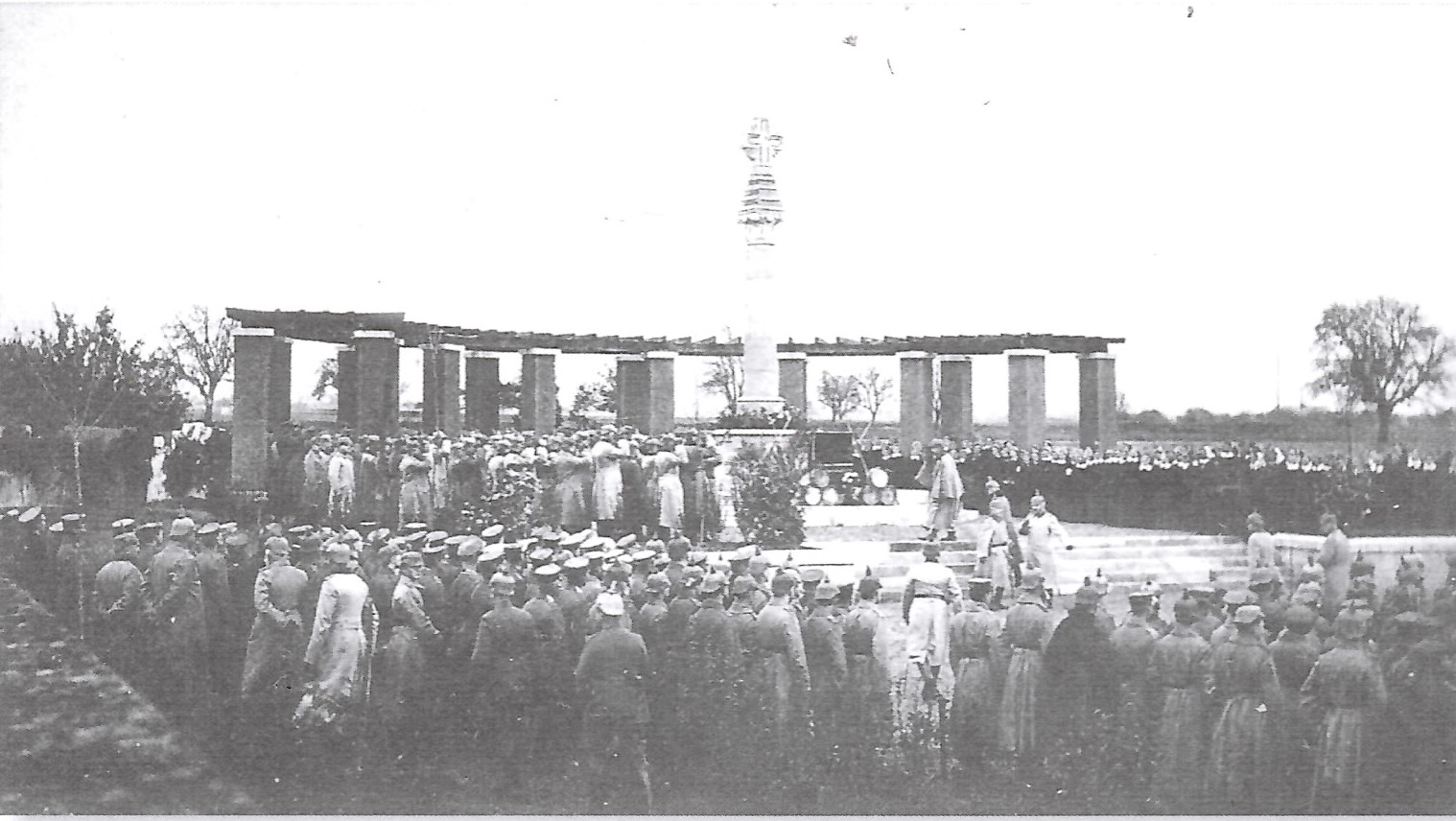 CIMETIERE ALLEMAND CHAUNY 1915 A.jpg