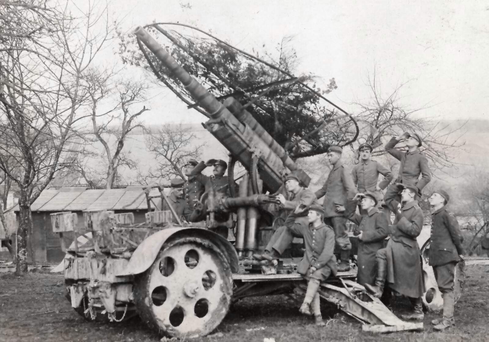 Foto-PK-1WK-FLAK-Geschütz-mit-Fliegertarnung-und-Tarnanstrich-Camo.jpg