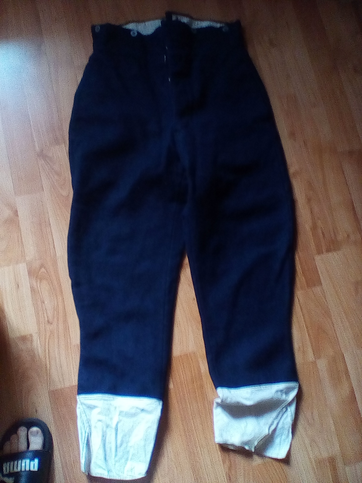 Vue d'ensemble pantalon à identifier