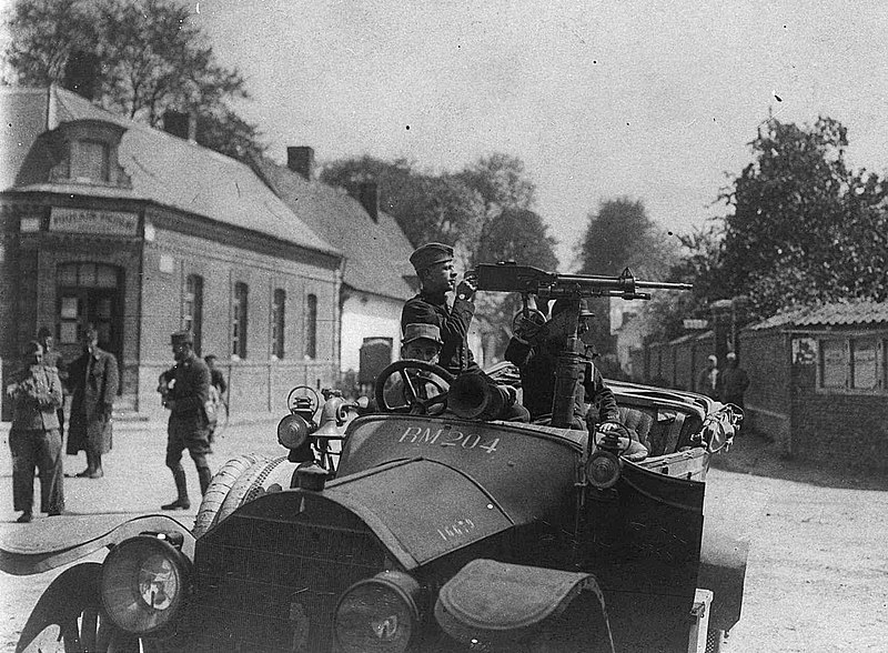 Auto-Mitrailleuse_véhicule_de_tourisme_1915-05-23.jpg