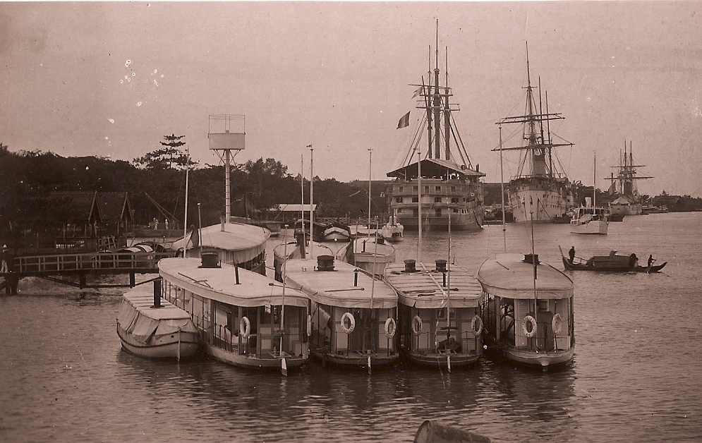 1895 TORPILLEURS, LOIRE,VINH LONG à saigon.jpg