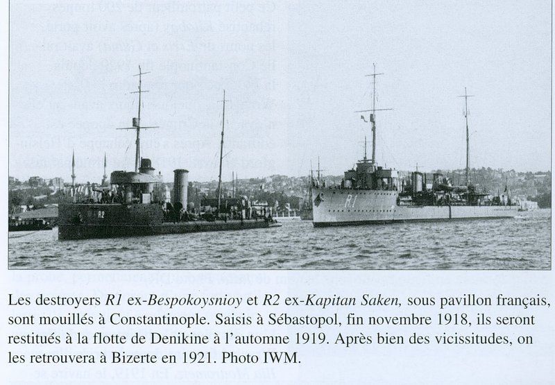 BESPOKOINY 1919 R1 et KAPITAN SAKEN sous pavillon francais à constantinople.jpg