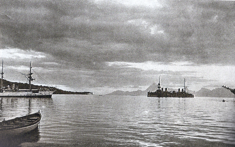 ZELEE 1914 et MONTCALM devant tahiti.jpg