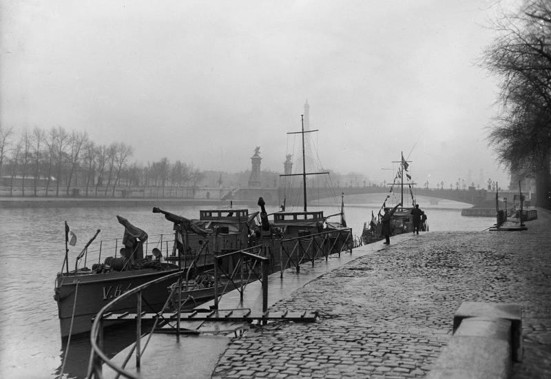 V 62 1920 3 à paris avec V64 et V65   - Vedette de patrouille..jpg