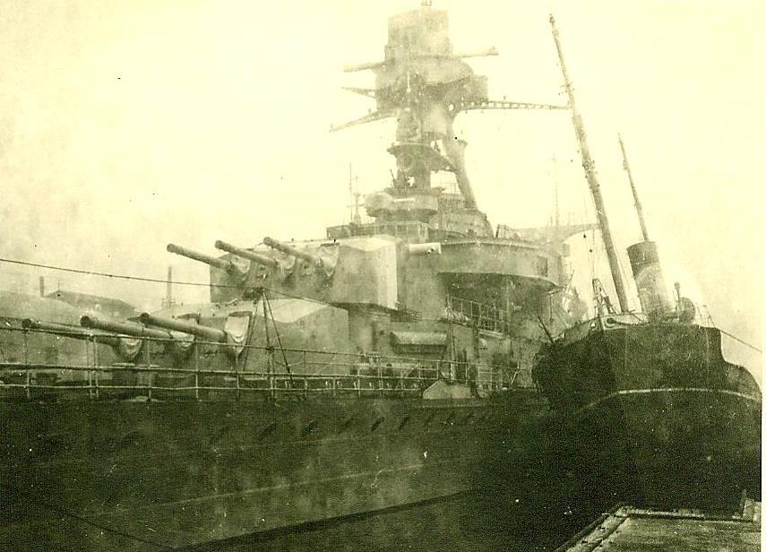 SOURCE 1942 et JEAN DE VIENNE sabordés toulon.jpg