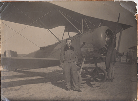 Jules Colace devant avion-1919.jpg