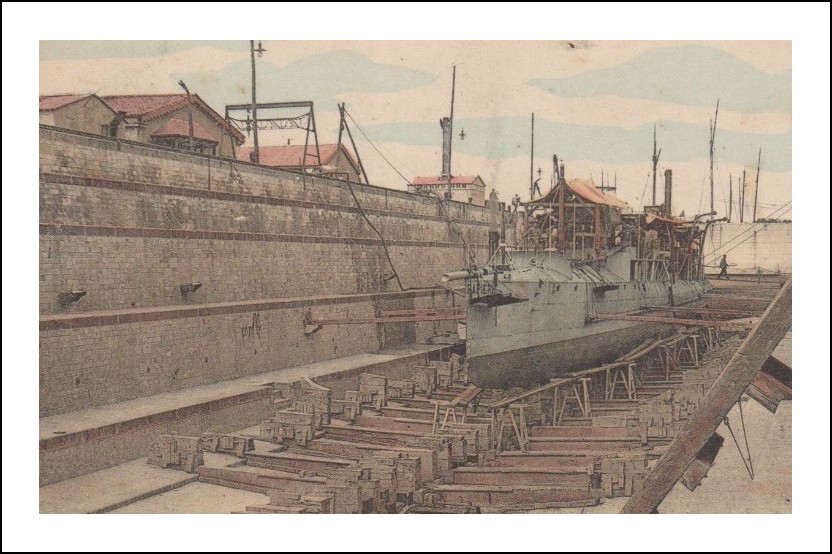 Torpilleur en cale sèche