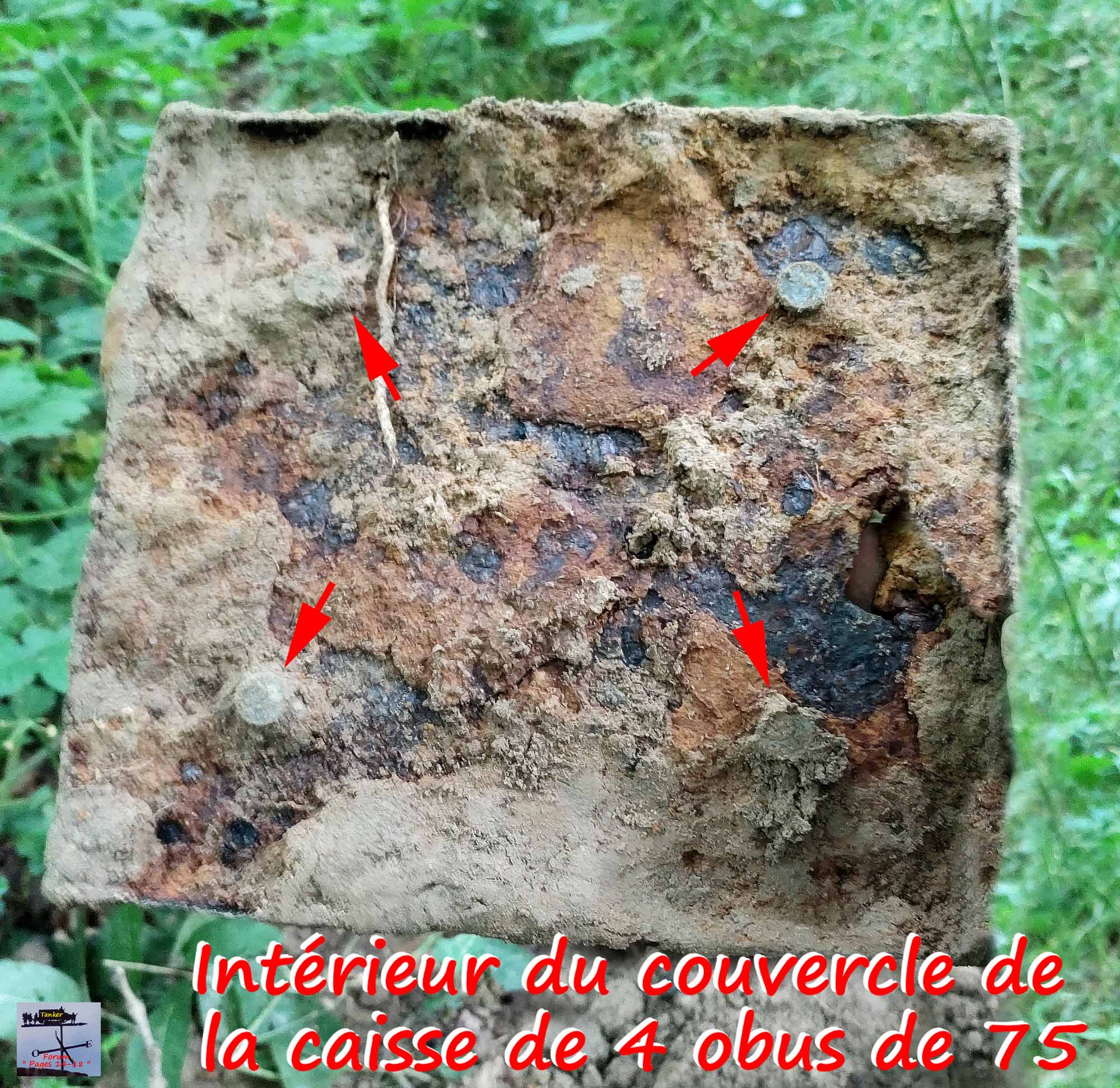 13a - Couvercle de la caisse de 4 obus.jpg