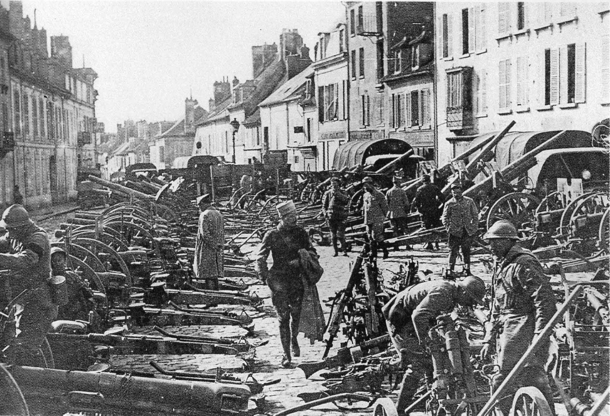 13a - Place du marché de Villers-Cotterets en Juillet 1918.jpg