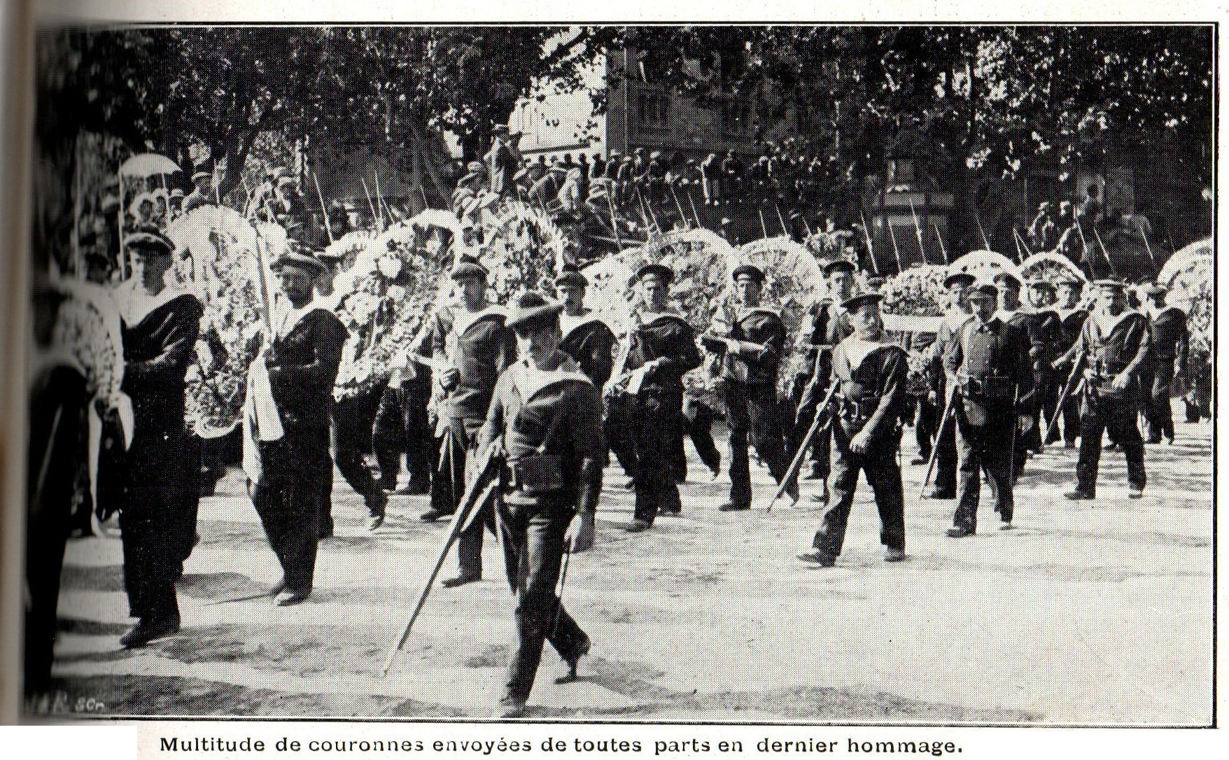 Obsèques nationales 2/5 : Couronnes