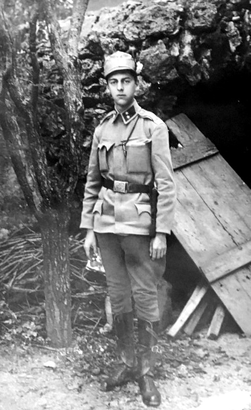 1915 02.jpg