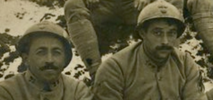 patte-de-col-et-insigne.jpg
